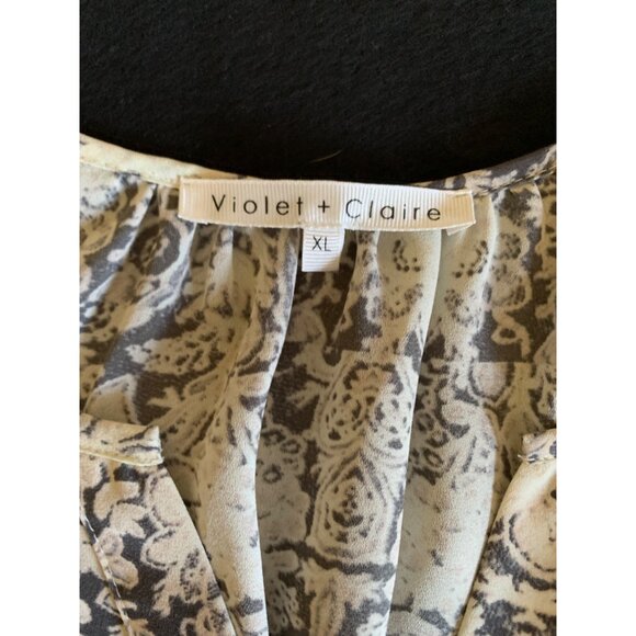 Violet + Claire Womens Size XLarge Top with Black & White Abstract Pattern - Picture 2 of 11